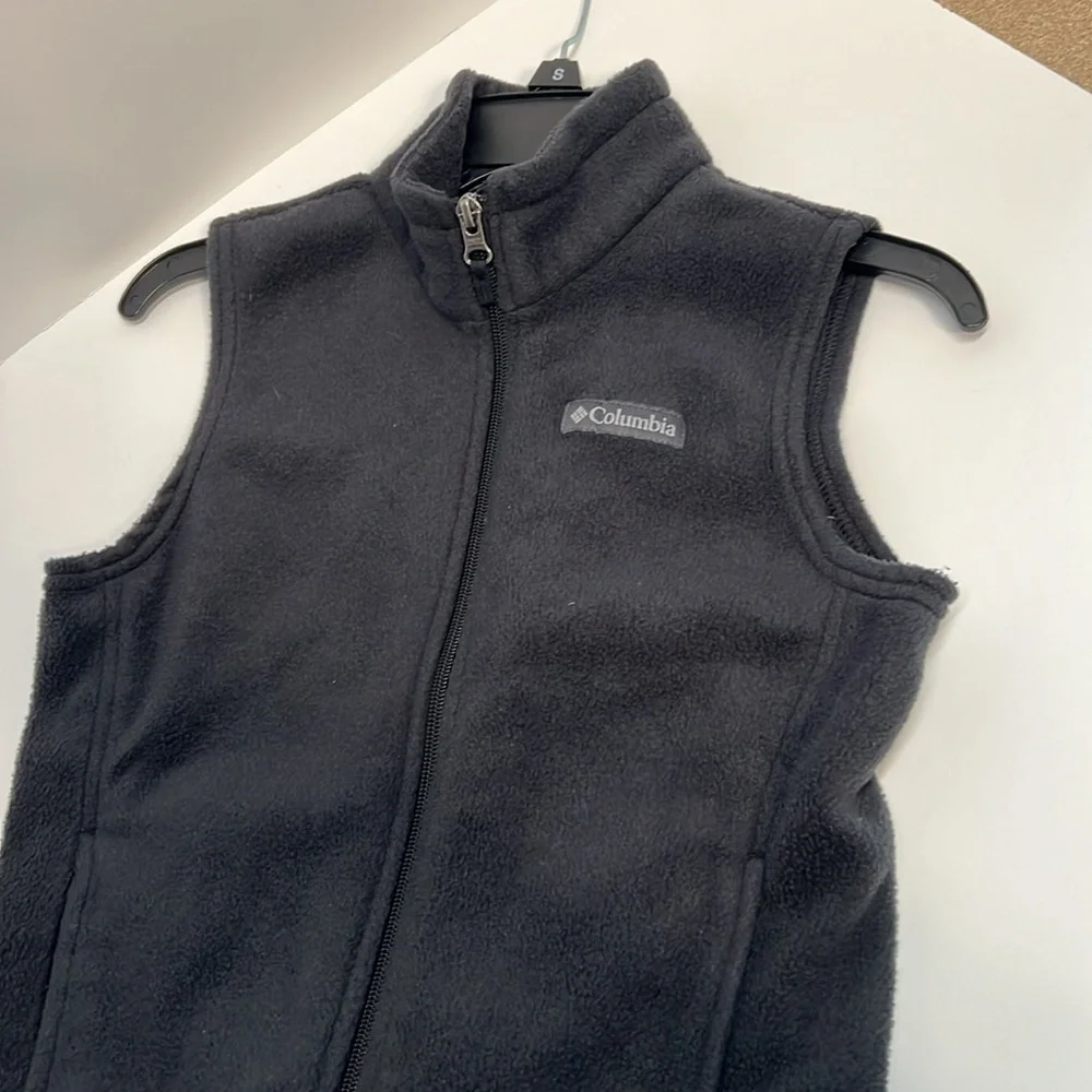 COLUMBIA Kid’s Black Fleece Full Zip Vest Size XS 6/7